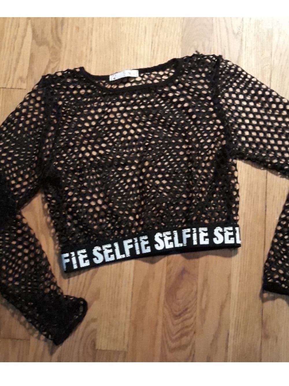 🏷️Netted Long Sleeve Distressed~(SELFIE) Crop Top
